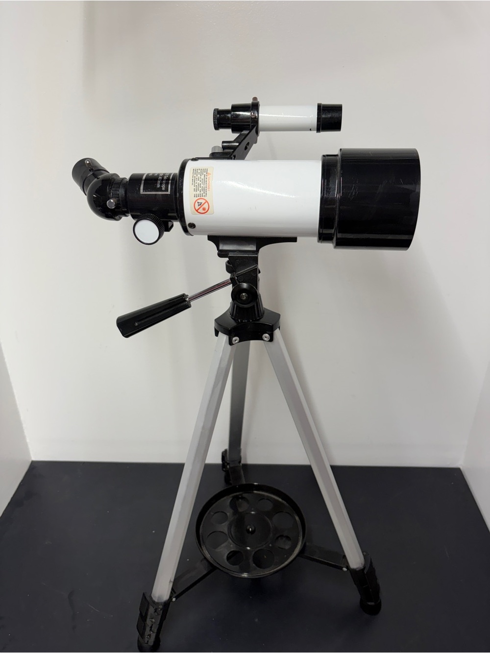 Telescope Model 40070, Focal Length 400mm, Diam 70mm, Coated Lens, Portable